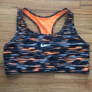 EUC Women’s Nike Camo Sports Bra!